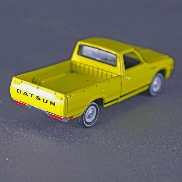 Miniatura 1976 Datsun Truck 1/64 | M2 Machines (Auto Thentics Release 68)