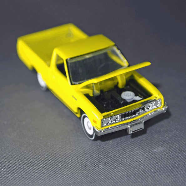 Miniatura 1976 Datsun Truck 1/64 | M2 Machines (Auto Thentics Release 68)