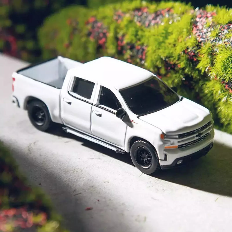 Miniatura 2019 Chevrolet Silverado LTZ Z71 (Branco) 1/64 | Auto World (Special Edition)